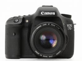 Canon EOS 7D DSLR