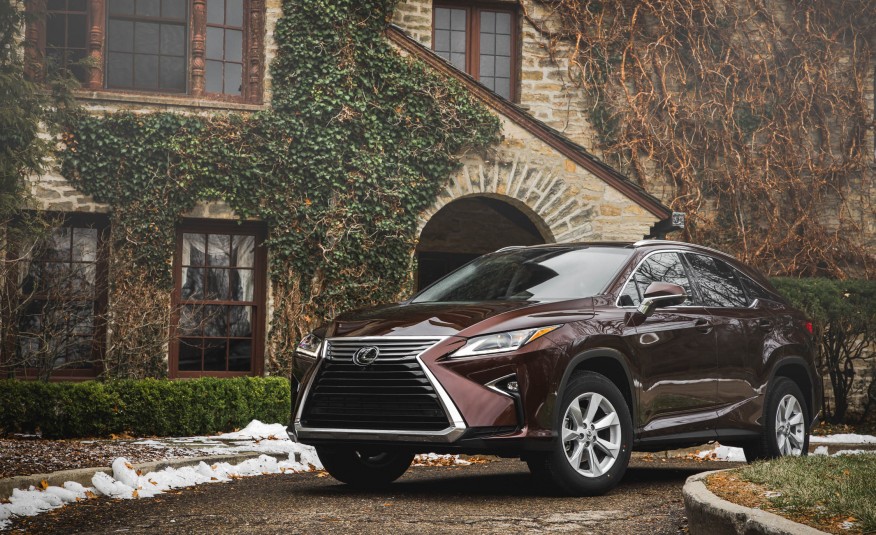 Lexus RX350 AWD 2016 : A little too Masculine on the Outside